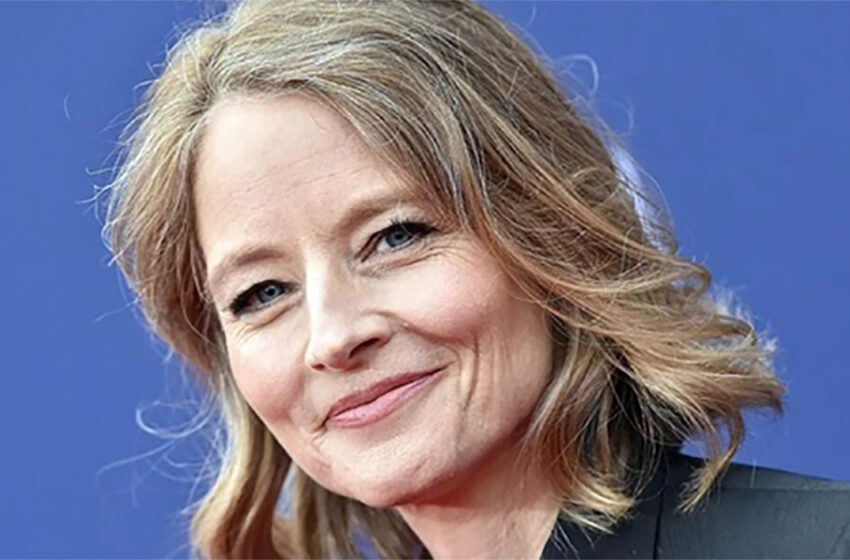  “¡Ha envejecido como un buen vino!” Las lentes de la cámara capturaron a Jodie Foster, de 61 años, sin maquillaje ni filtros.