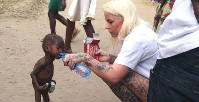  Esta foto de un niño africano se ha vuelto viral: mira cómo resultó su vida.