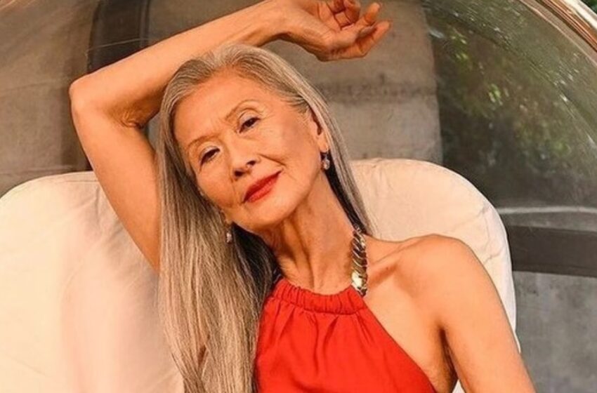  Una Modelo de 71 Años Sigue Brillando en la Pasarela y Desafía las Normas de Belleza: ¡La Dama que Sorprende a Todos con su Aspecto Juvenil!