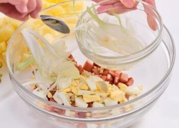 30 increíbles beneficios de las hojas de aguacate para tu salud